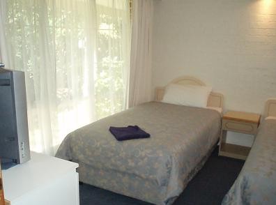 Hamiltons Townhouse Motel - Accommodation Cairns 5