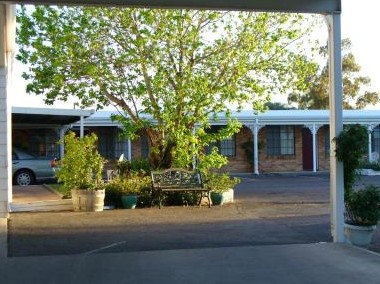 Colonial Motor Lodge - Accommodation Cairns 2