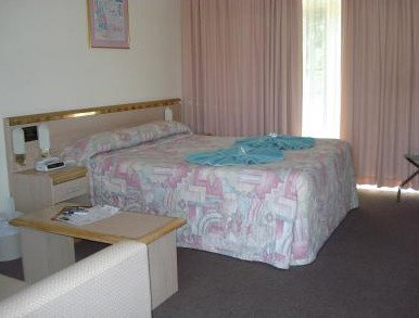 Colonial Motor Lodge - Accommodation Cairns 3