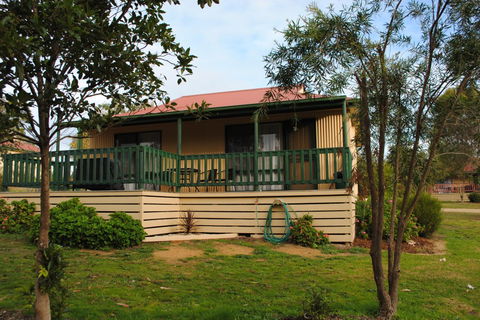 Lakes Entrance Country Cottages - Accommodation Cairns 2