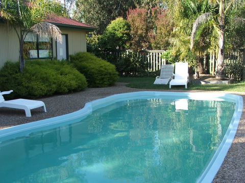 Lakes Entrance Country Cottages - Accommodation Cairns 3