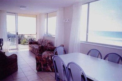 Surfers Pacific Towers - Accommodation Cairns 1