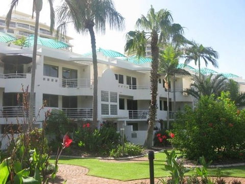 Camargue Beachfront Apartments - Accommodation Cairns 0