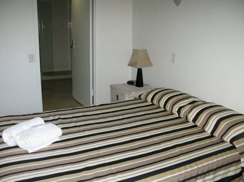 Camargue Beachfront Apartments - Accommodation Cairns 3