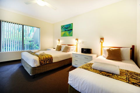 Absolute Beachfront Smugglers On The Beach - Accommodation Cairns 3
