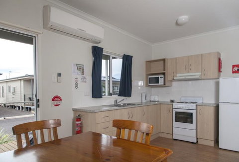 Sundowner Cabin And Tourist Park - Accommodation Cairns 1