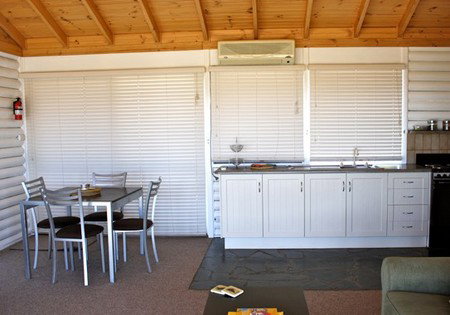 ArtWine Cottages - Accommodation Cairns 4