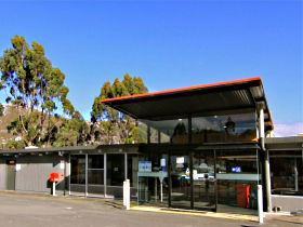 Lake Pedder Chalet - Accommodation Cairns 0