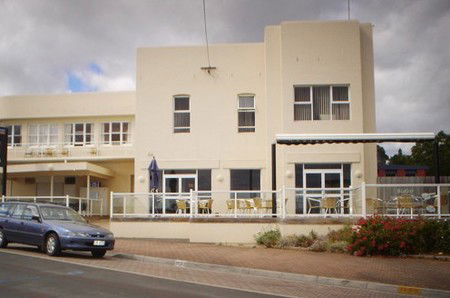 Neptune Grand Hotel - Accommodation Cairns 1