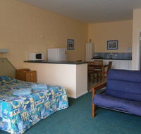 Penguin Holiday Apartments - Accommodation Cairns