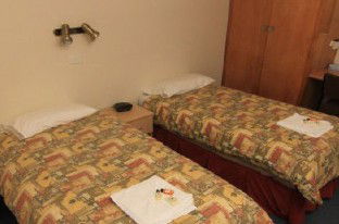 Lake Pedder Chalet - Accommodation Cairns 1