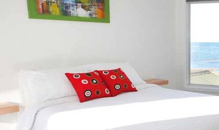 Penguin Waterfront Escape - Accommodation Cairns 1