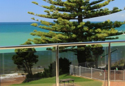 Penguin Waterfront Escape - Accommodation Cairns 4