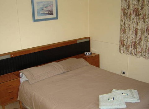 Berringer Lake Holiday Cottages - Accommodation Cairns 2