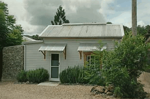 Mavis's Kitchen And Cabins - Accommodation Cairns 0
