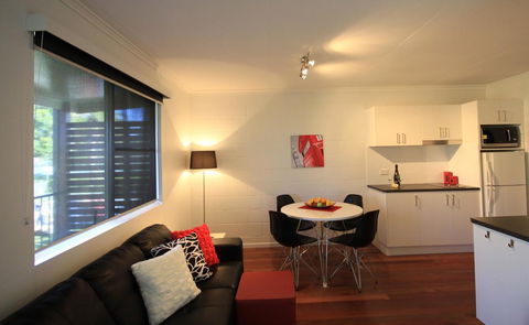 Maclean Stays - Accommodation Cairns 3