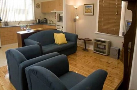 Emaroo Cottage On Williams Street - Accommodation Cairns 0