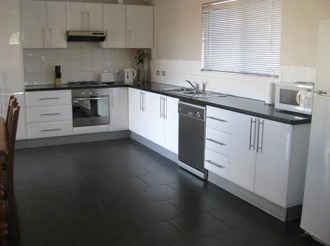 Silver City Cottages - Accommodation Cairns 0