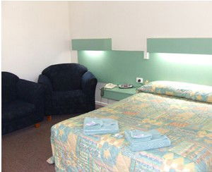 Longreach Motel - Accommodation Cairns 0