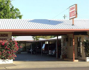 Longreach Motel - Accommodation Cairns 1