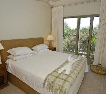 Claytons On Cylinder Beach Front Apartments - Accommodation Cairns 2