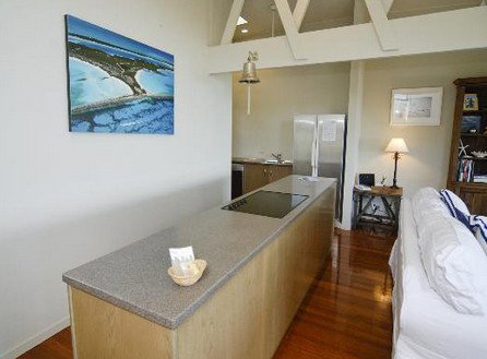 Claytons On Cylinder Beach Front Apartments - Accommodation Cairns 3