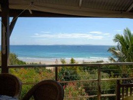 Claytons On Cylinder Beach Front Apartments - Accommodation Cairns 5