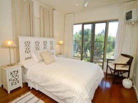 Claytons On Cylinder Beach Front Apartments - Accommodation Cairns 6