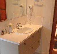 Ravensbourne Escape Silverwood Lodge - Accommodation Cairns