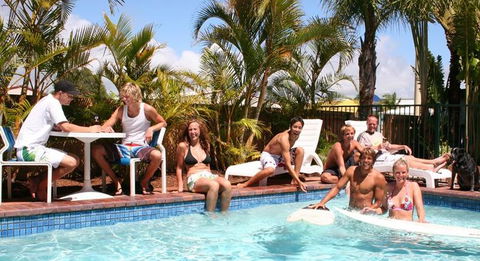 Coolangatta YHA Backpackers Hostel - Accommodation Cairns 1