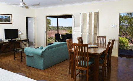 Kimberley Hotel - Accommodation Cairns 4