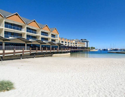 Quality Suites Crest Mandurah - Accommodation Cairns 1