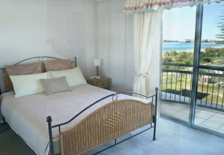 Golden Sea Apartments - Accommodation Cairns 3