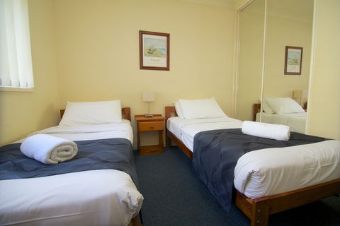 Blue Water Bay Luxury Villas - Accommodation Cairns 6