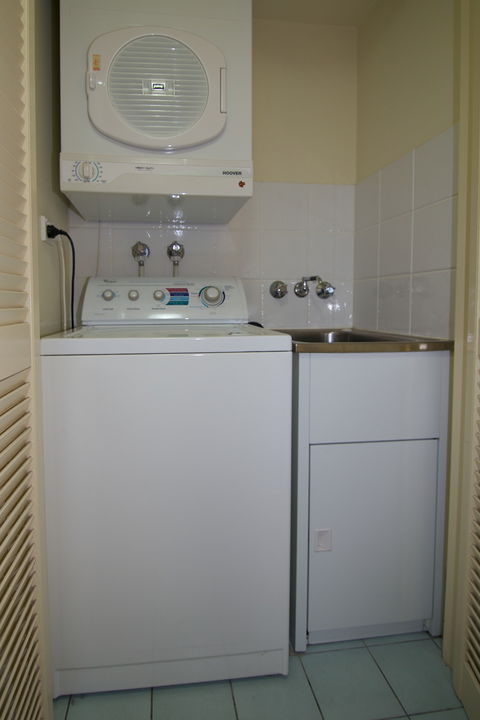 Blue Water Bay Luxury Villas - Accommodation Cairns 7