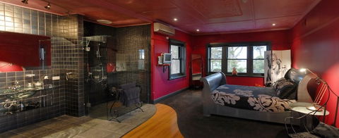 Oakdene Vineyards Guesthouse - Accommodation Cairns 0