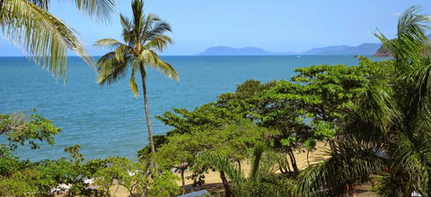Roydon Beachfront Holiday Apartments - Accommodation Cairns 1