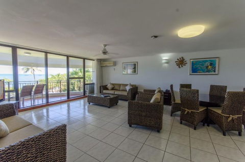 Roydon Beachfront Holiday Apartments - Accommodation Cairns 9
