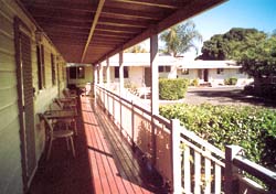 Bottle Tree Gardens Motel - Accommodation Cairns 0