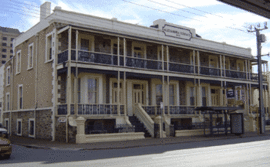 Glenelg Beach Hostel - Accommodation Cairns 0