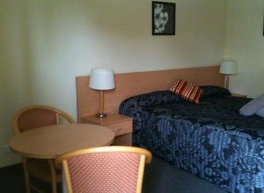 Golden Guitar Motor Inn - Accommodation Cairns 2