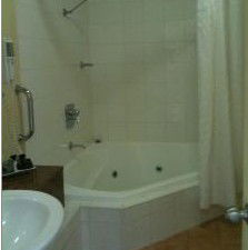 Golden Guitar Motor Inn - Accommodation Cairns 4