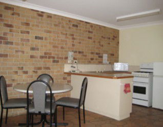 Crows Nest Motel - Accommodation Cairns 1