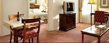 Canterbury International Hotel - Accommodation Cairns 1