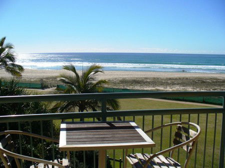 Currumbin Sands On The Beach - Accommodation Cairns 4