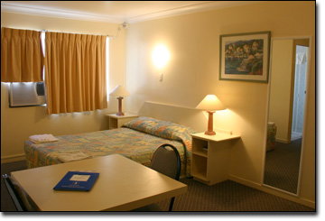 Earls Court Motor Inn - Accommodation Cairns 2
