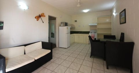 Coconut Grove Holiday Apartments - Accommodation Cairns 5
