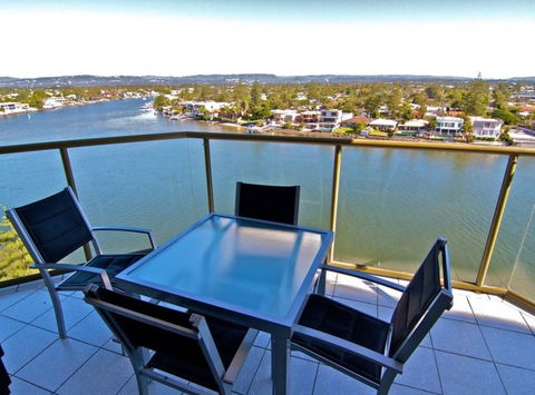 Surfers Hawaiian - Accommodation Cairns 1