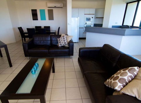 Surfers Hawaiian - Accommodation Cairns 2