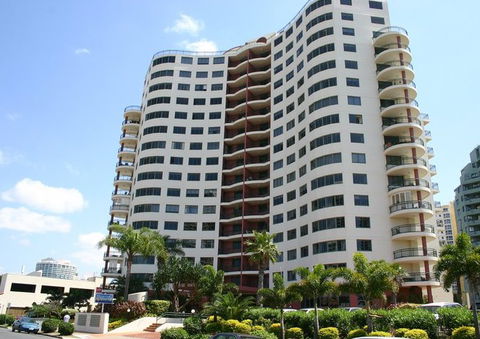 Meriton Apartments - Accommodation Cairns 0